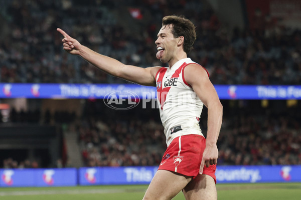 AFL 2024 Round 23 - Essendon v Sydney - A-53056309