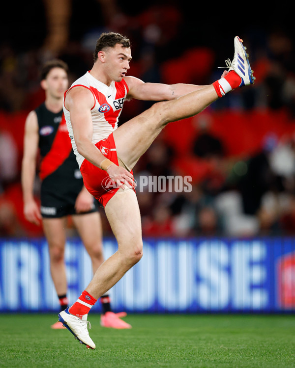 AFL 2024 Round 23 - Essendon v Sydney - A-53056391