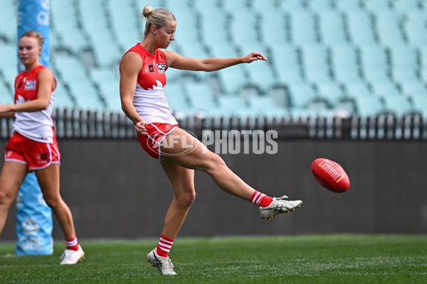 AFLW 2024 Practice Match - Sydney v Hawthorn - A-53063964