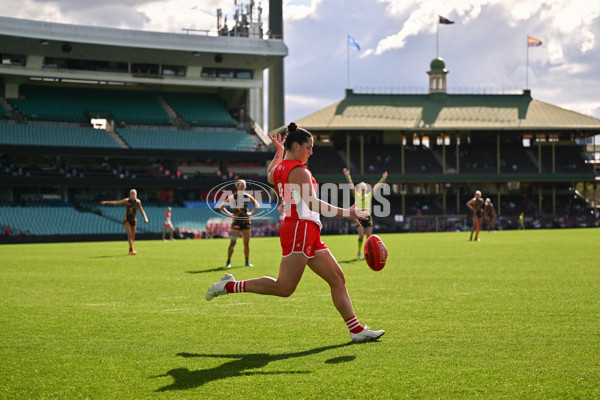 AFLW 2024 Practice Match - Sydney v Hawthorn - A-53067444