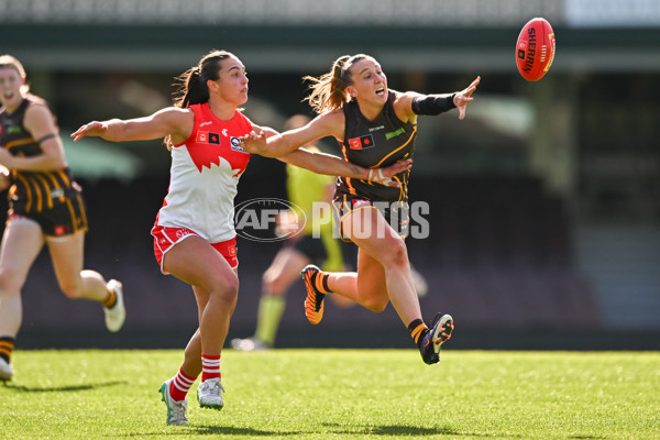 AFLW 2024 Practice Match - Sydney v Hawthorn - A-53067483