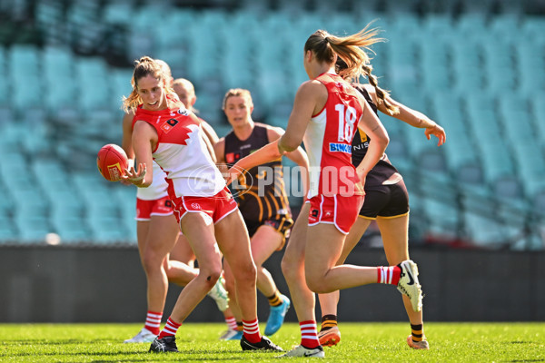 AFLW 2024 Practice Match - Sydney v Hawthorn - A-53067490