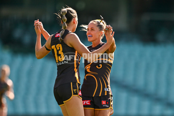AFLW 2024 Practice Match - Sydney v Hawthorn - A-53067496