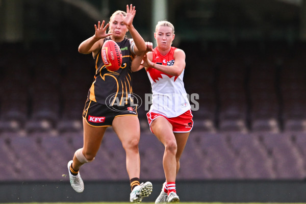 AFLW 2024 Practice Match - Sydney v Hawthorn - A-53069203