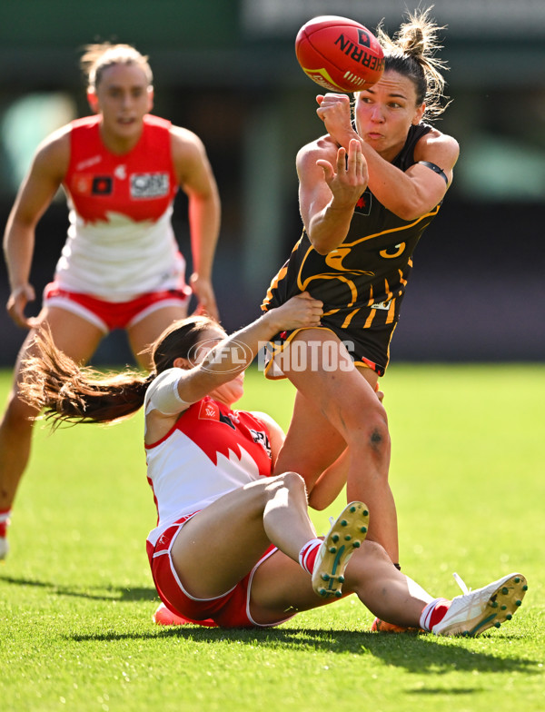AFLW 2024 Practice Match - Sydney v Hawthorn - A-53069208