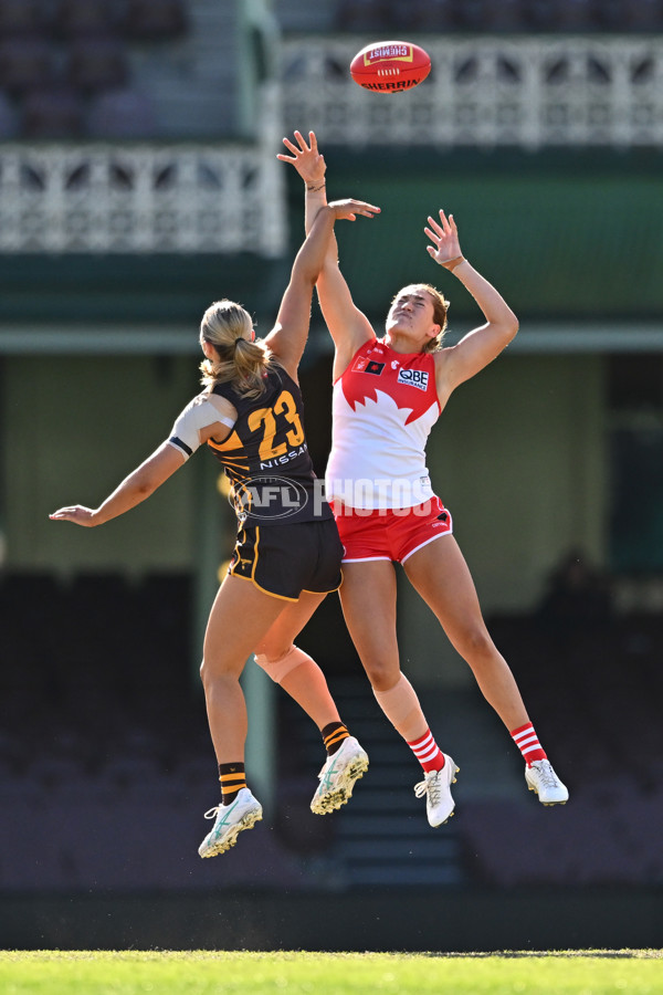 AFLW 2024 Practice Match - Sydney v Hawthorn - A-53070090