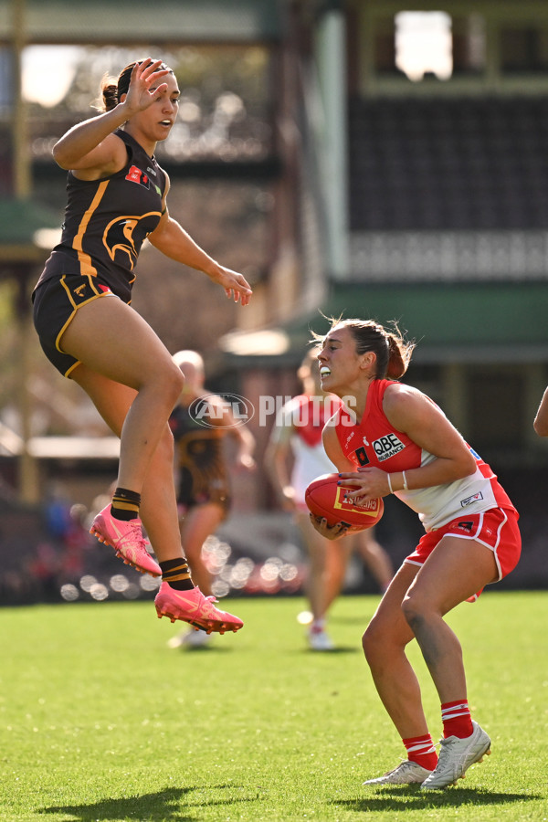 AFLW 2024 Practice Match - Sydney v Hawthorn - A-53070094