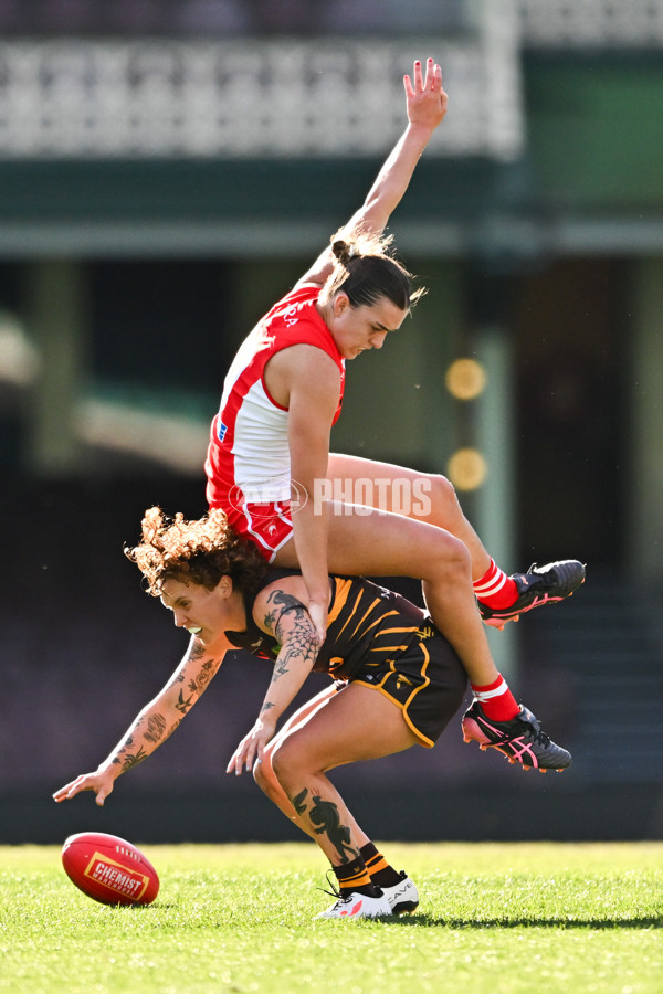 AFLW 2024 Practice Match - Sydney v Hawthorn - A-53072548