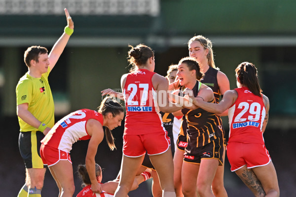 AFLW 2024 Practice Match - Sydney v Hawthorn - A-53072556