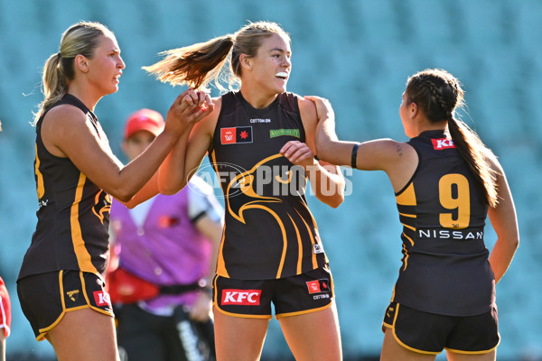 AFLW 2024 Practice Match - Sydney v Hawthorn - A-53072733
