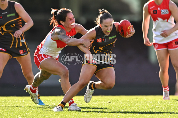 AFLW 2024 Practice Match - Sydney v Hawthorn - A-53072735