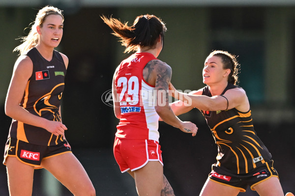 AFLW 2024 Practice Match - Sydney v Hawthorn - A-53072738