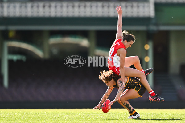 AFLW 2024 Practice Match - Sydney v Hawthorn - A-53072772