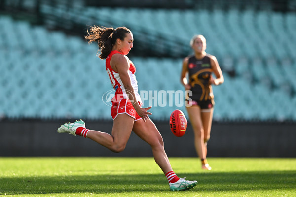 AFLW 2024 Practice Match - Sydney v Hawthorn - A-53075014