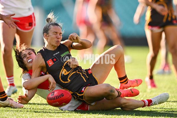 AFLW 2024 Practice Match - Sydney v Hawthorn - A-53075027