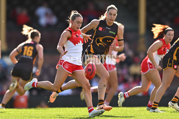 AFLW 2024 Practice Match - Sydney v Hawthorn - A-53075702