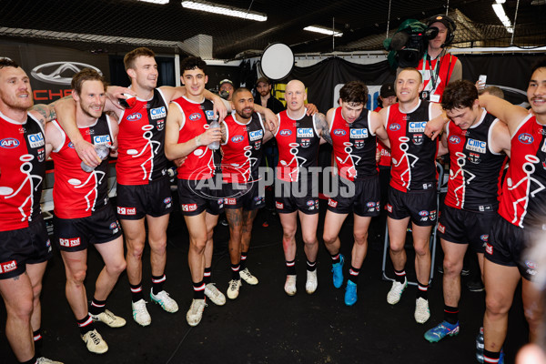 AFL 2024 Round 23 - St Kilda v Geelong - A-53108932