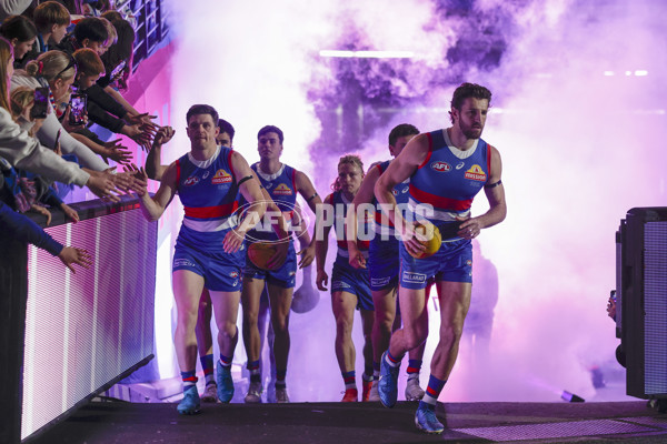 AFL 2024 Round 23 - Western Bulldogs v North Melbourne - A-53122431