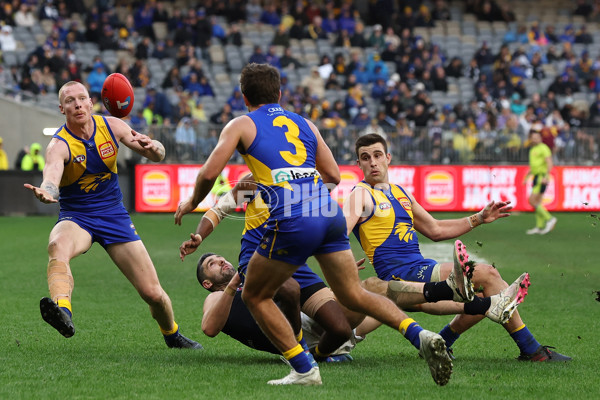 AFL 2024 Round 23 - West Coast v Carlton - A-53150867