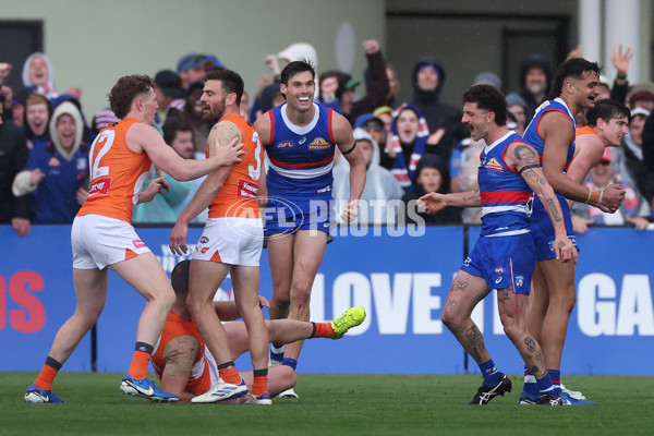 AFL 2024 Round 24 - Western Bulldogs v GWS - A-53404377
