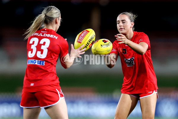 AFLW 2024 Round 01 - Sydney v Collingwood - A-53542514