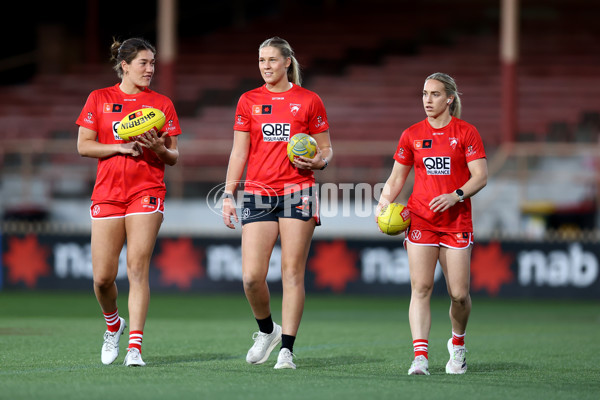 AFLW 2024 Round 01 - Sydney v Collingwood - A-53542800