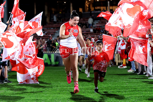 AFLW 2024 Round 01 - Sydney v Collingwood - A-53544647