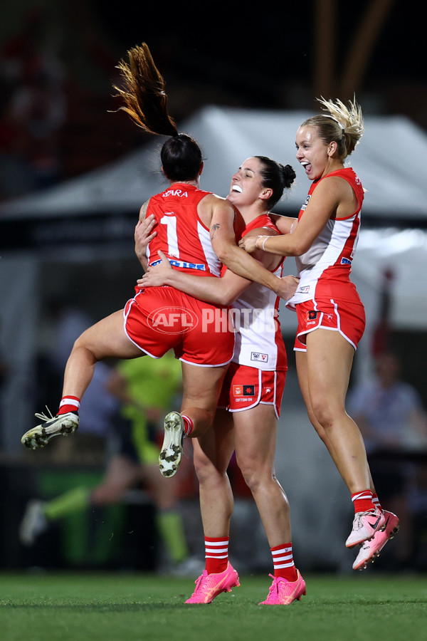 AFLW 2024 Round 01 - Sydney v Collingwood - A-53544663