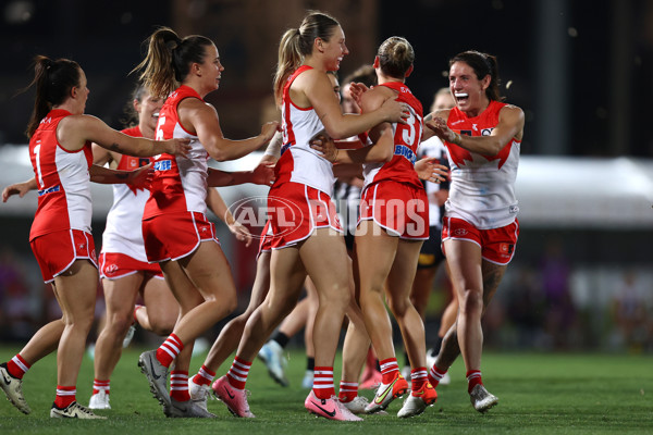 AFLW 2024 Round 01 - Sydney v Collingwood - A-53544704