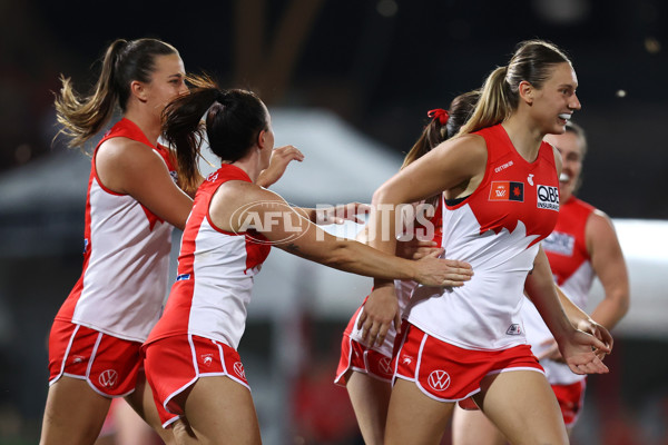 AFLW 2024 Round 01 - Sydney v Collingwood - A-53544707