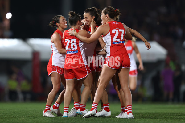 AFLW 2024 Round 01 - Sydney v Collingwood - A-53544714