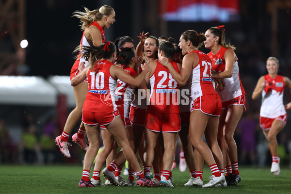 AFLW 2024 Round 01 - Sydney v Collingwood - A-53544716