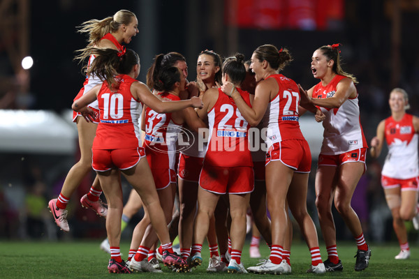 AFLW 2024 Round 01 - Sydney v Collingwood - A-53544717