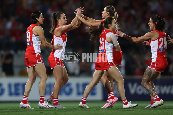 AFLW 2024 Round 01 - Sydney v Collingwood - A-53544747