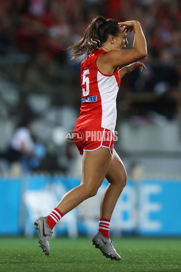 AFLW 2024 Round 01 - Sydney v Collingwood - A-53544748