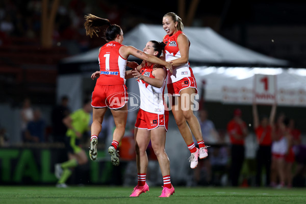 AFLW 2024 Round 01 - Sydney v Collingwood - A-53544759