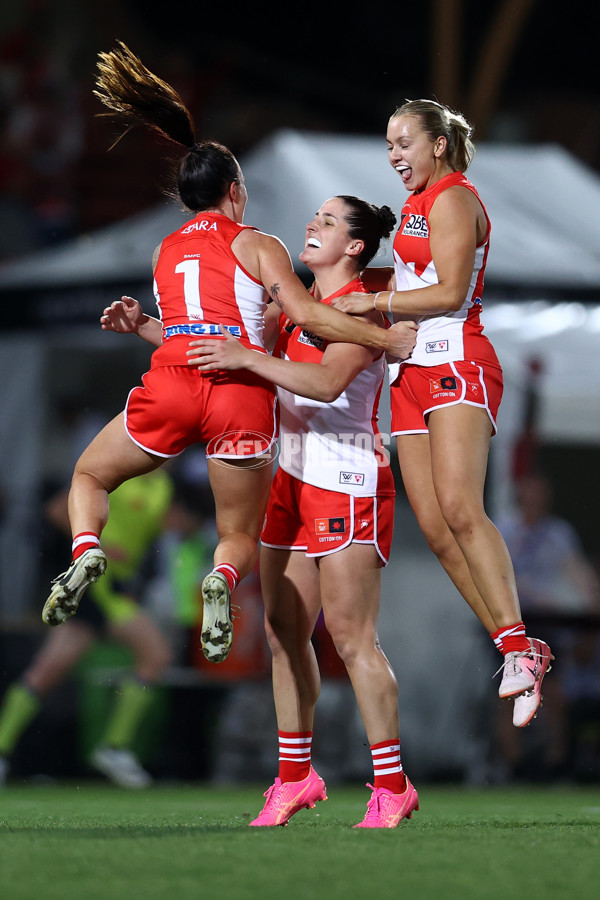 AFLW 2024 Round 01 - Sydney v Collingwood - A-53544760