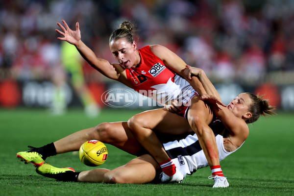 AFLW 2024 Round 01 - Sydney v Collingwood - A-53544811