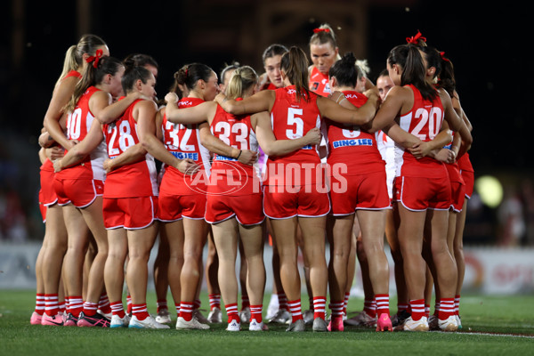 AFLW 2024 Round 01 - Sydney v Collingwood - A-53544814