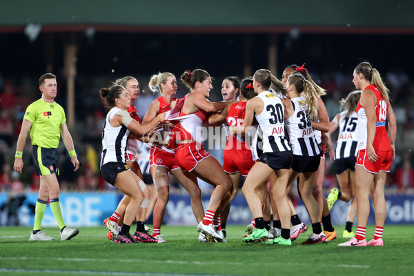 AFLW 2024 Round 01 - Sydney v Collingwood - A-53544821