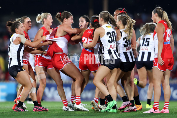 AFLW 2024 Round 01 - Sydney v Collingwood - A-53544823