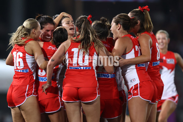 AFLW 2024 Round 01 - Sydney v Collingwood - A-53544825