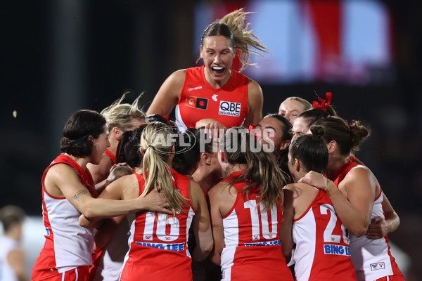 AFLW 2024 Round 01 - Sydney v Collingwood - A-53544827