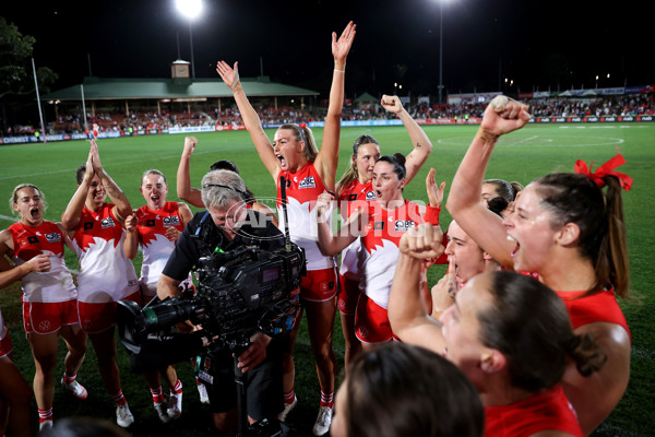 AFLW 2024 Round 01 - Sydney v Collingwood - A-53547551