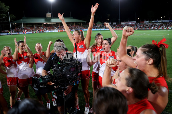 AFLW 2024 Round 01 - Sydney v Collingwood - A-53547552