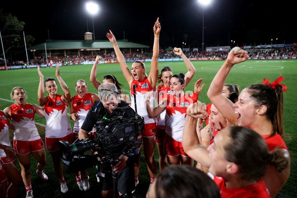 AFLW 2024 Round 01 - Sydney v Collingwood - A-53547553