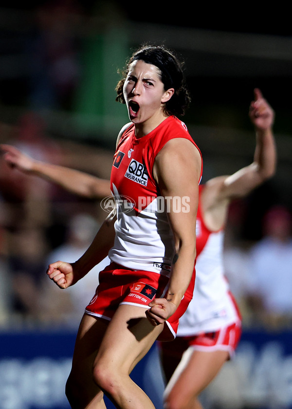 AFLW 2024 Round 01 - Sydney v Collingwood - A-53547564