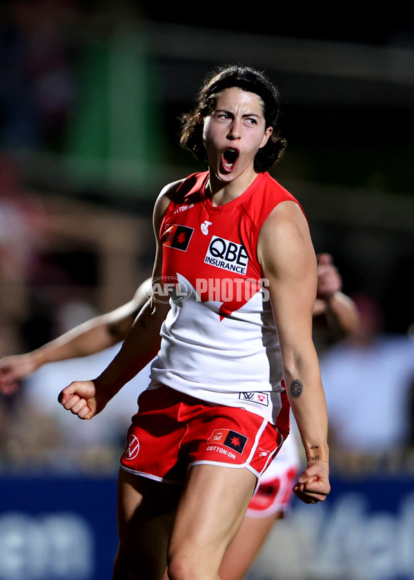 AFLW 2024 Round 01 - Sydney v Collingwood - A-53547565