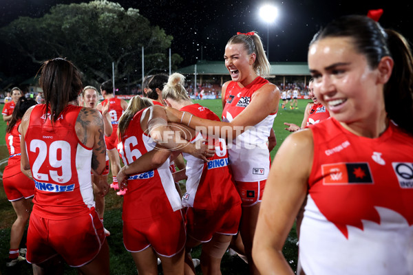 AFLW 2024 Round 01 - Sydney v Collingwood - A-53547640