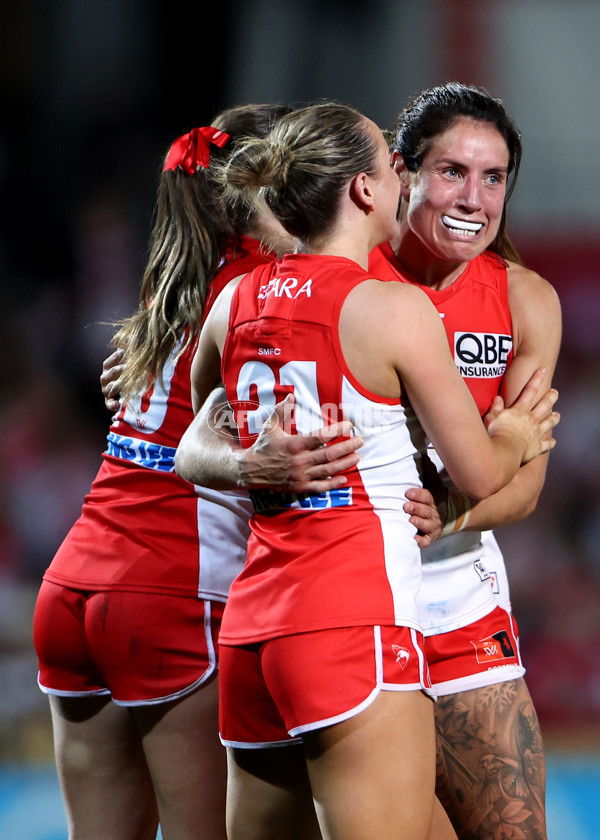 AFLW 2024 Round 01 - Sydney v Collingwood - A-53547659